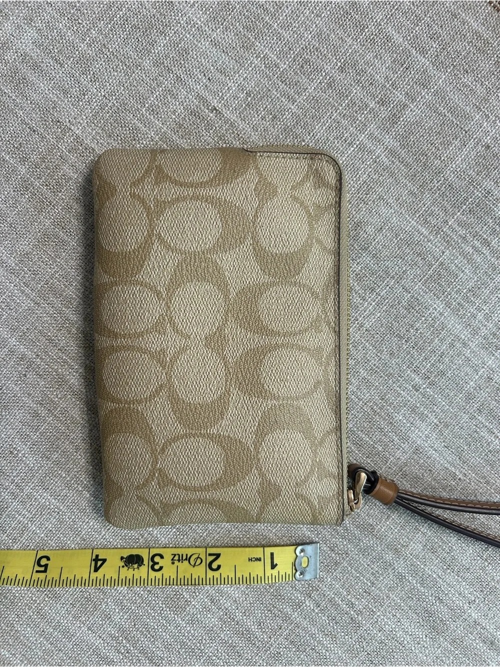 Coach classic wristlet